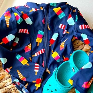 Old Navy rash guard one piece swimsuit 4T